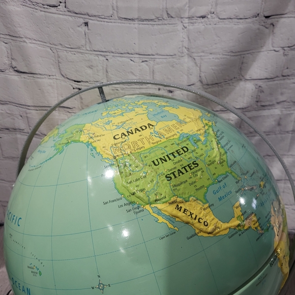 Vintage Nystrom Sculptural Relief Globe large - Picture 3 of 6